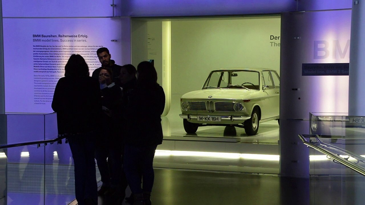 Vom Flugmotor zum Autoriesen - BMW wird 100