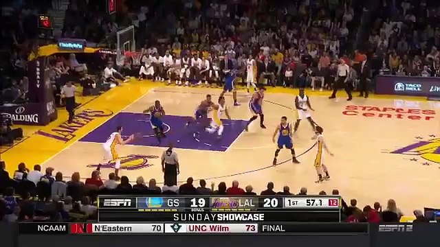 La réaction de Kobe Bryant après le dunk de Larry Nance Jr.