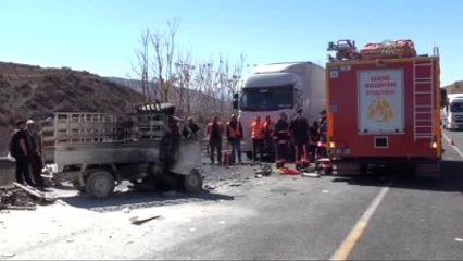 Tırla Kamyonet Çarpıştı: 1 Ölü