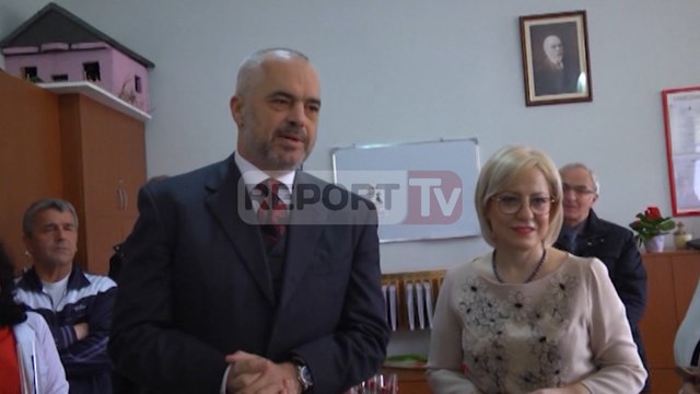 Report TV - Sot Dita e Mësuesit, 129 vite nga Mësonjëtorja e parë, uron politika