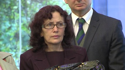 Basha takon mësuesit e shkarkuar - Top Channel Albania - News - Lajme