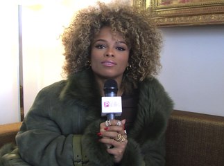 Exclu Vidéo : Fleur East : La pop star anglaise arrive en interview sur Public.fr