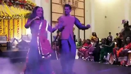 Maya Ali Dance on Song Gulabo at Wahaj Ali Mehndi 2016