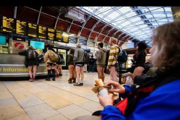 Naik Kereta Tanpa Celana di No Pants Subway Ride 2016