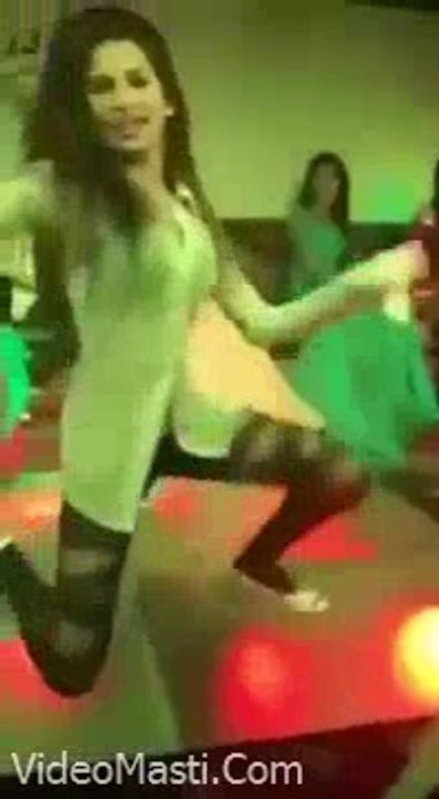 Hot Girls S@xy Dance On Kamli Song(videomasti.com)