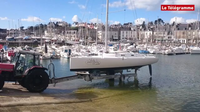 Douarnenez. Un film adhésif antifouling testé sur un voilier