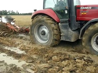 Powerful Case Magnum 335 ploughing
