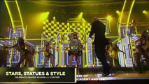 Sofia Vergara Dances With Pitbull at 2016 Grammys