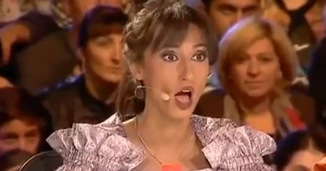 Talent Show Contestant Mesmerizes The Crowd With Amazing Vocal Skills