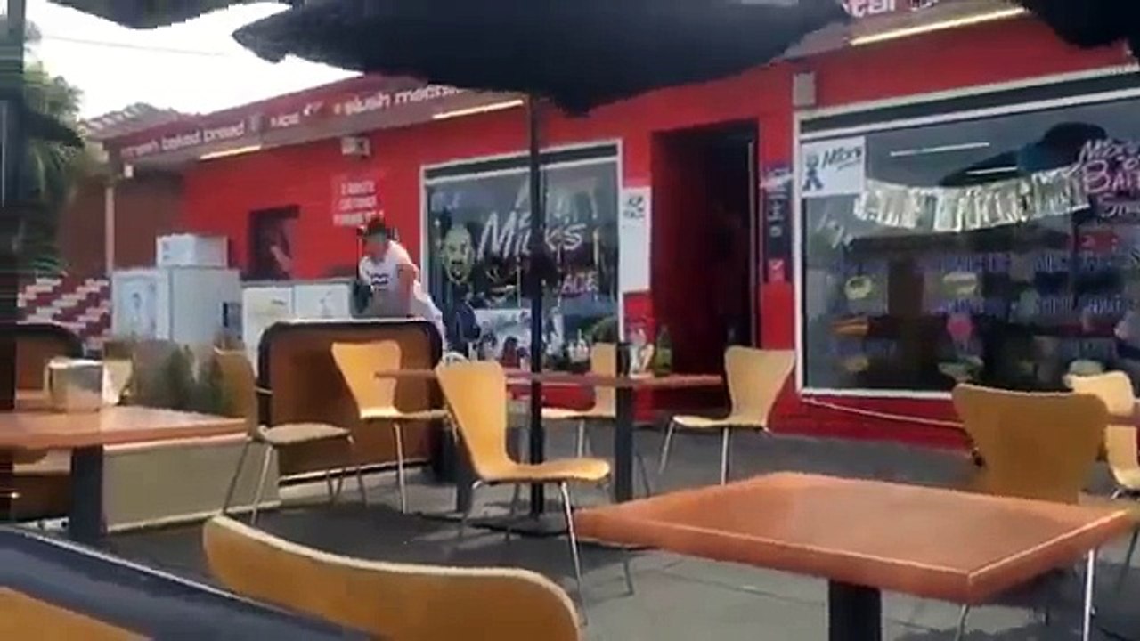 Беги! Розыгрыш с бомбой  ржу не могу  напугали народ до смерти