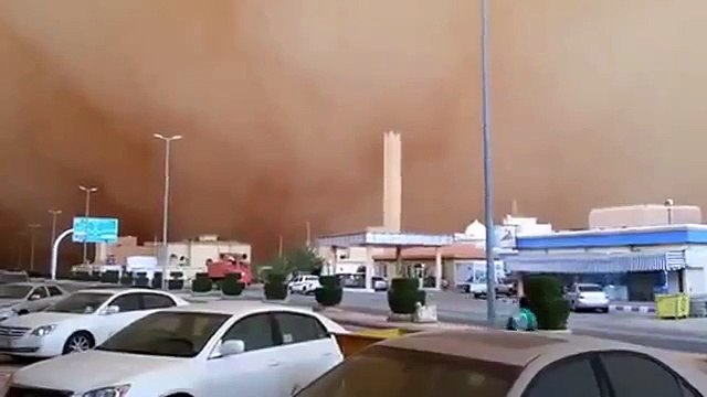 За несколько секунд в городе день превратился в ночь