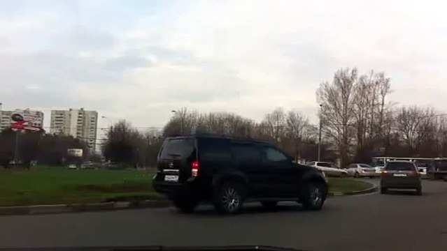 Неопытный водитель вылетел на газон. Авария, ДТП