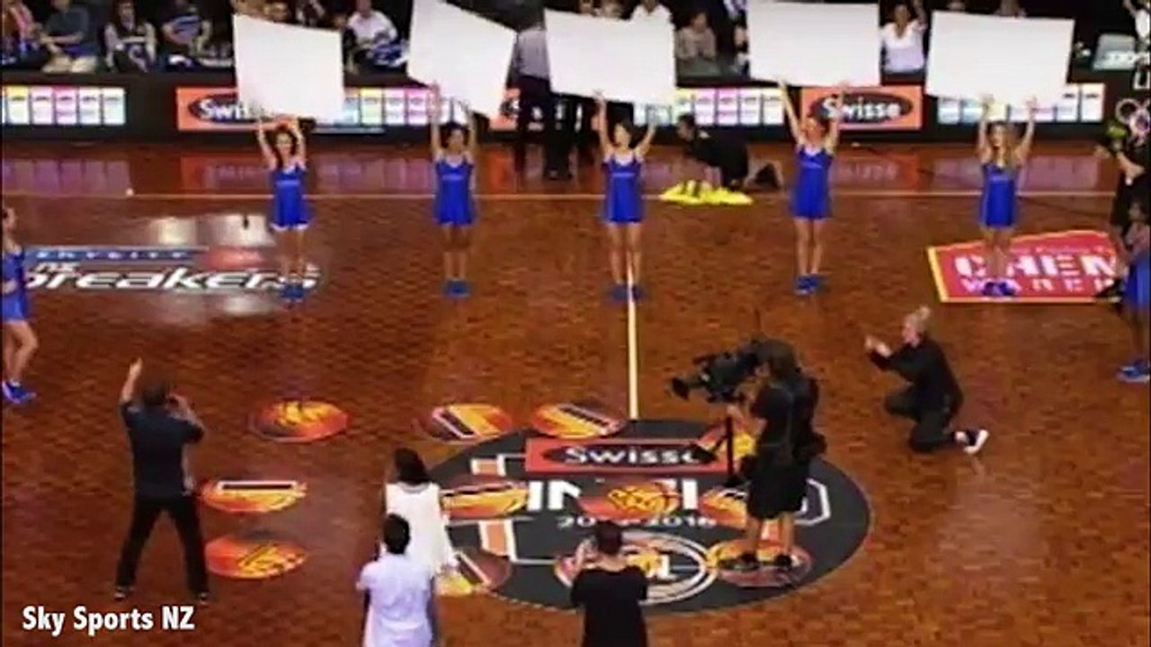 Man Proposes to Girlfriend during Match