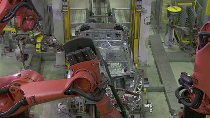 "بي ام دبليو" الرائدة في عالم السيارات تحتفل بعامها المئة