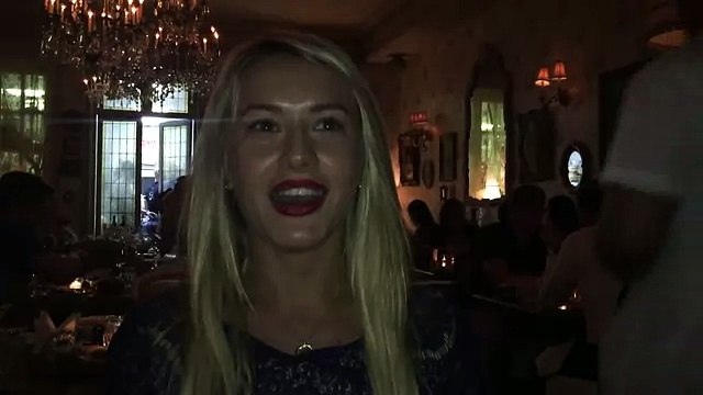 Модели готовят еду в Русском ресторане Нью Йорк