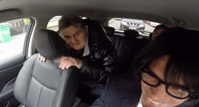 Une caméra cachée avec Thiago Silva en chauffeur de voiture Nissan