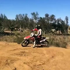 Une figure de fou en motocross