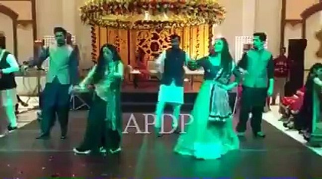 Maya Ali and Sanam Chaudhry Dancing Together on ‘Gallan Goodiyaan’ Song - Pakistani Dramas Online in HD