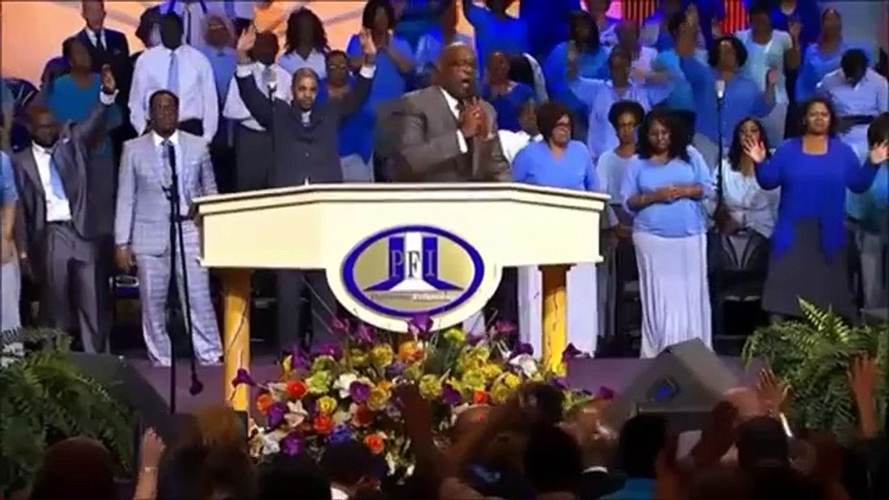Donnie McClurkin Sings and Lays Hands at Holy Convocation 2014