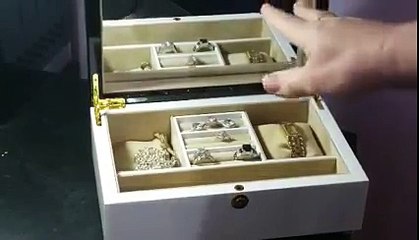 Round Rich High Gloss Lacquer Jewelry Box Review