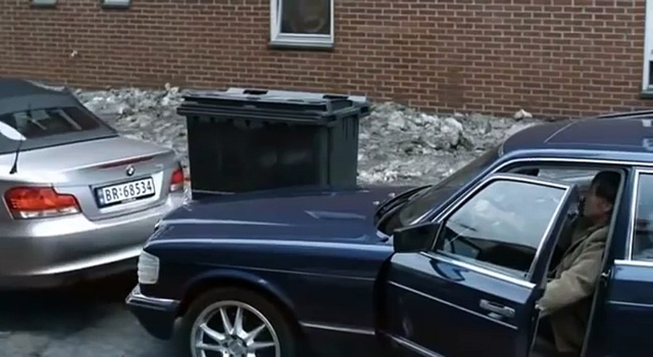 Наказал девушку за ее вождение  www.lvru.ru