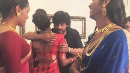 Shahrukh Khan's FUNNY DANCES With Transgender | Fan Promotion