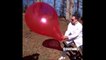 Explosion d'un gros ballon filmée au ralenti - Slow motion