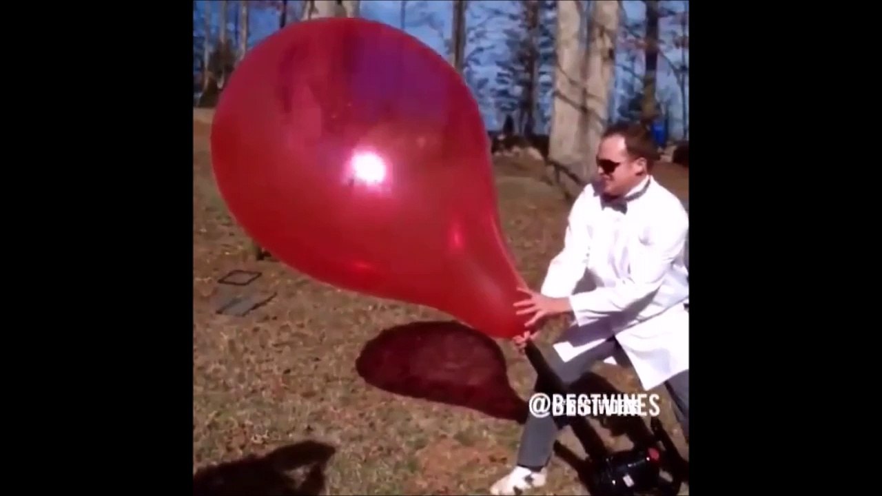 Explosion d'un gros ballon filmée au ralenti - Slow motion
