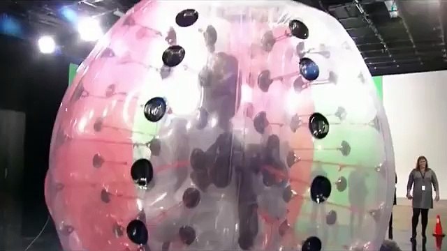 Shaquille O'Neal défonce tous ses adversaires au KnockerBall