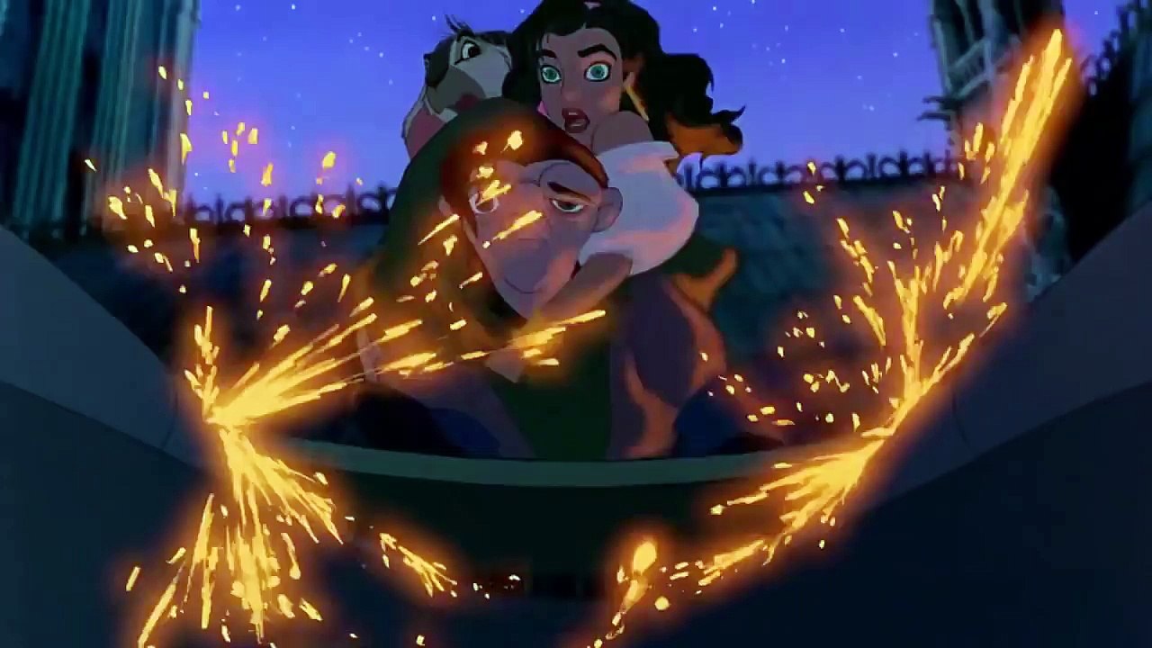 The Hunchback of Notre Dame - Quasimodo helps Esmeralda to escape HD