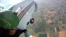 Deux parachutistes sauvés par l'ouverture automatique