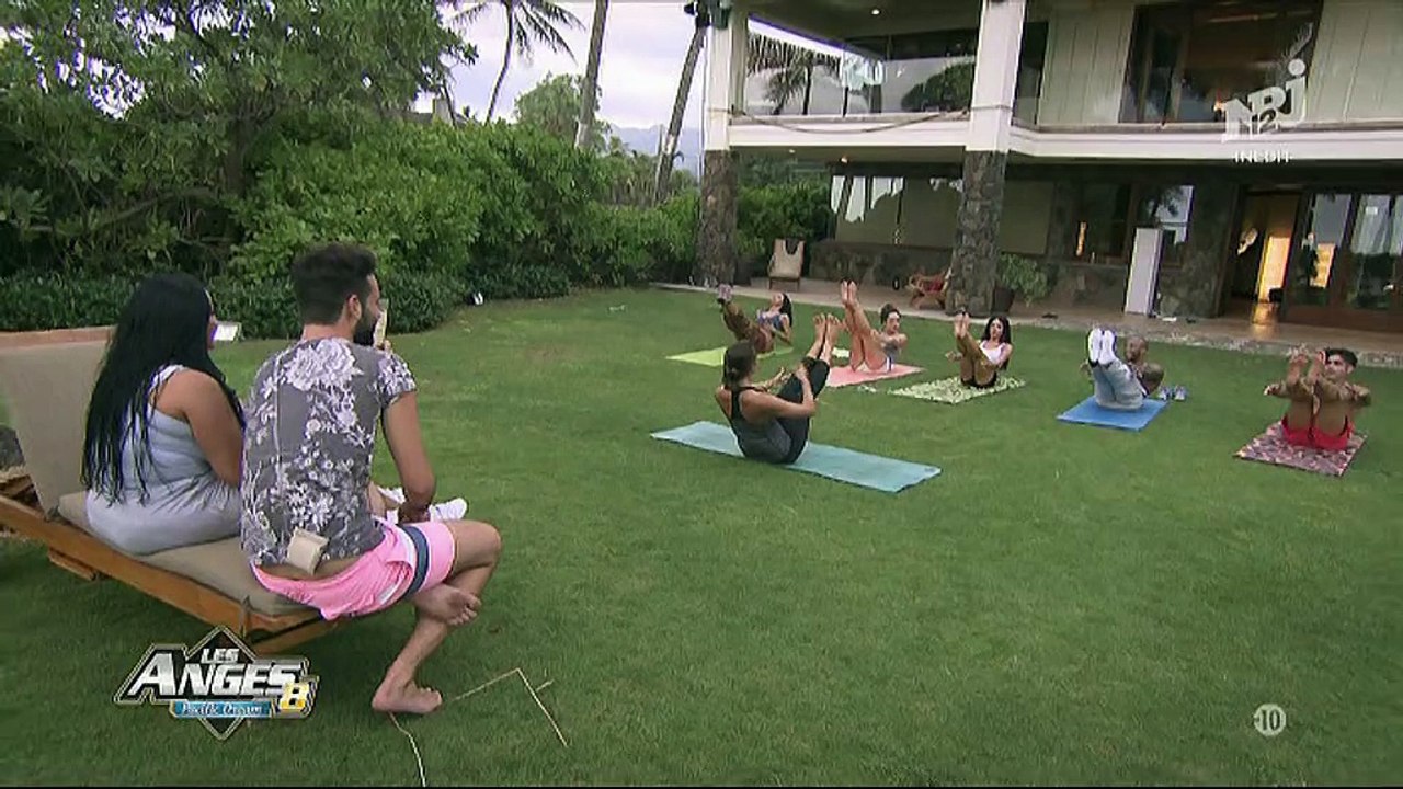 Les Anges 8 : Ricardo se lâche en cours de yoga !