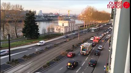 Dans le centre-ville de Nantes, esplanade et parking en sous-sol