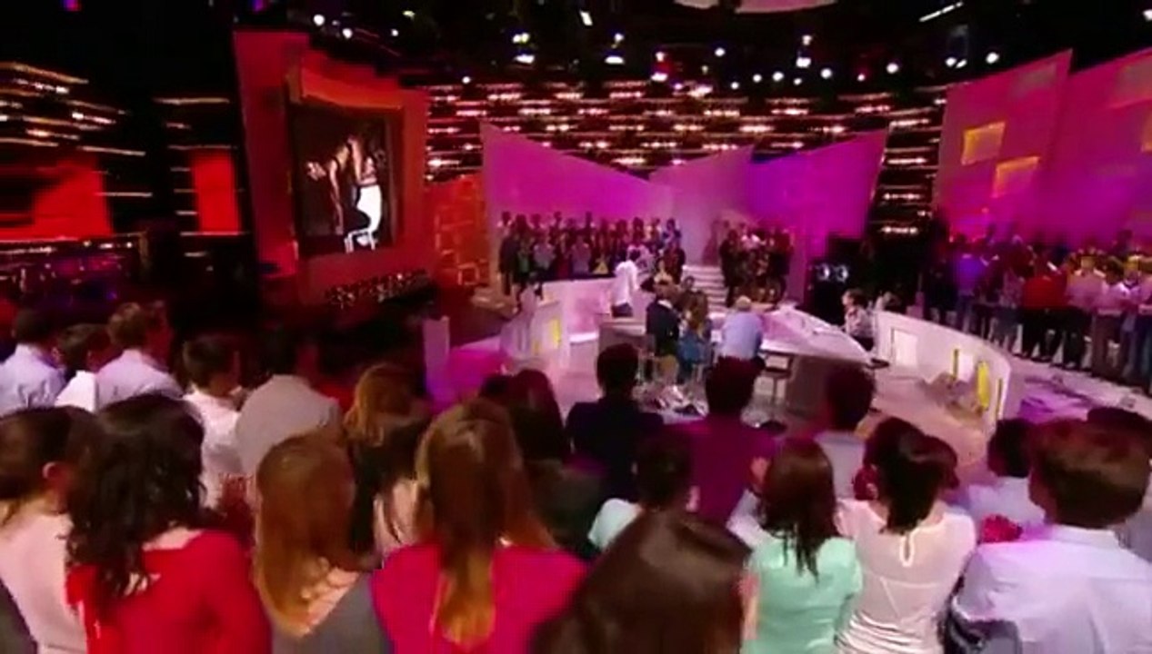Le Grand Journal: une séquence de strip-tease jugée vulgaire et indécente