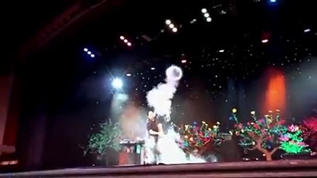 Great English Magician Performs New Magical Tricks