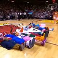 Une mascotte de NBA tente un salto au dessus d'autres mascottes et fail