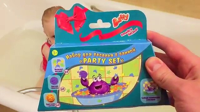 Зеленая синяя ванная Baffy и кристаллы с треском красим ванную