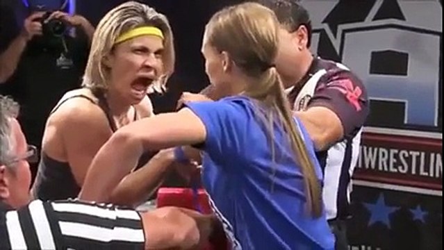 Bilek Güreşi Yaparken Canavara Dönüşen Kadın Yok Böyle Bir Ş