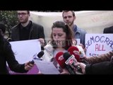 Report TV - Manifestimi i grave në Tiranë: Në parlament të ketë 50% gra e vajza dhe burra