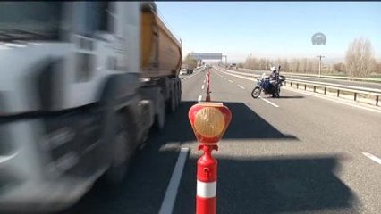 Jandarma'dan Kadın Sürücülere Karanfil