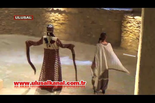 Şanlıurfalı kadınların binlerce yıldır giydiği kıyafetler bu defilede sergilendi