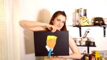 Ressam Kadın Göğüsleriyle Donald Trump'ın Resmini Çizdi