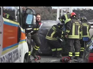 Download Video: Genova - Incidente su A10, auto si ribalta: ferita una donna (08.03.16)