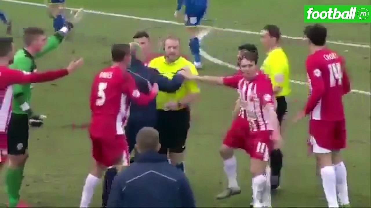 Zap Foot du 8 mars: Caparco réalise 4 arrêts incroyables, Pirlo sait où on tire les penaltys, une décision arbitrale scandaleuse etc.