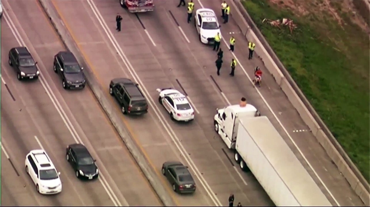 Etats-Unis : Elle provoque un accident et danse nue sur un camion !