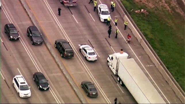 Etats-Unis : Elle provoque un accident et danse nue sur un camion !