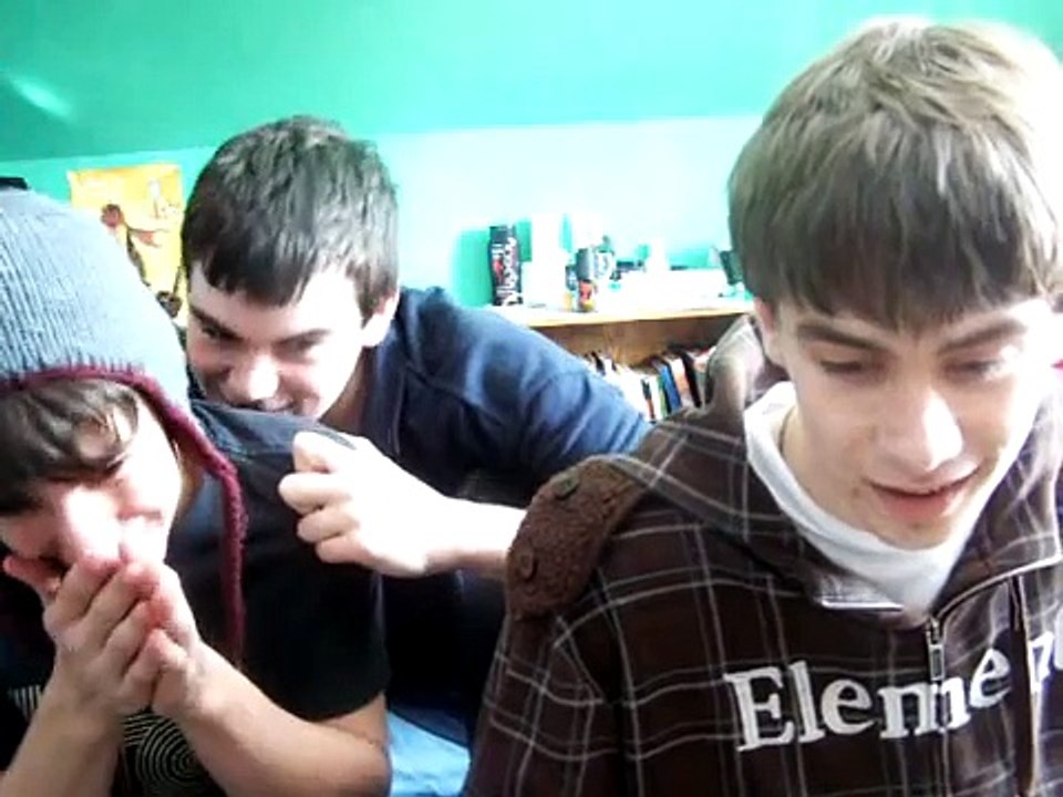 Reaction to 2 girls 1 cup