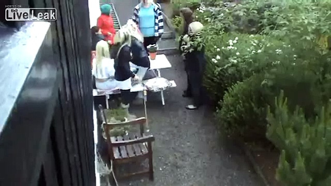 Блондинки и фейерверки не сочетаются Blondes and Fireworks Do Not Mix