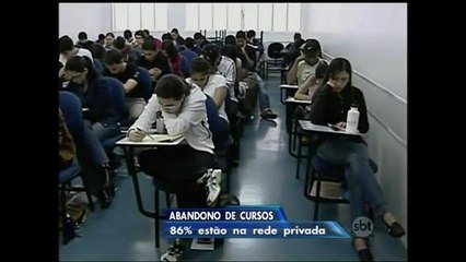 Cresce o número de universitários que abandonam a faculdade