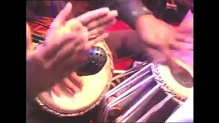 Nusrat Fateh Ali Khan - Dam Mast Qalandar Mast Mast (Nelson Mandela Concert 1993, Birmingham) (1)